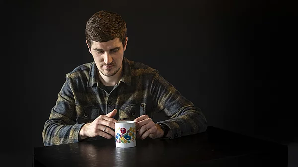 Hendrik mit Kaffeetasse